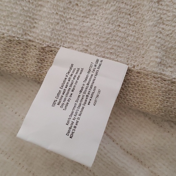 Three Piece Ivory Bath Towel Set With Trees And Holly - Picture 7 of 7